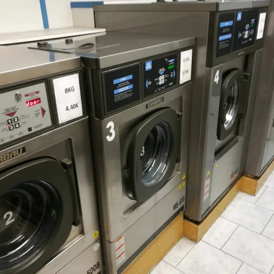 La laverie avenue Bollée, machines numérotées de près